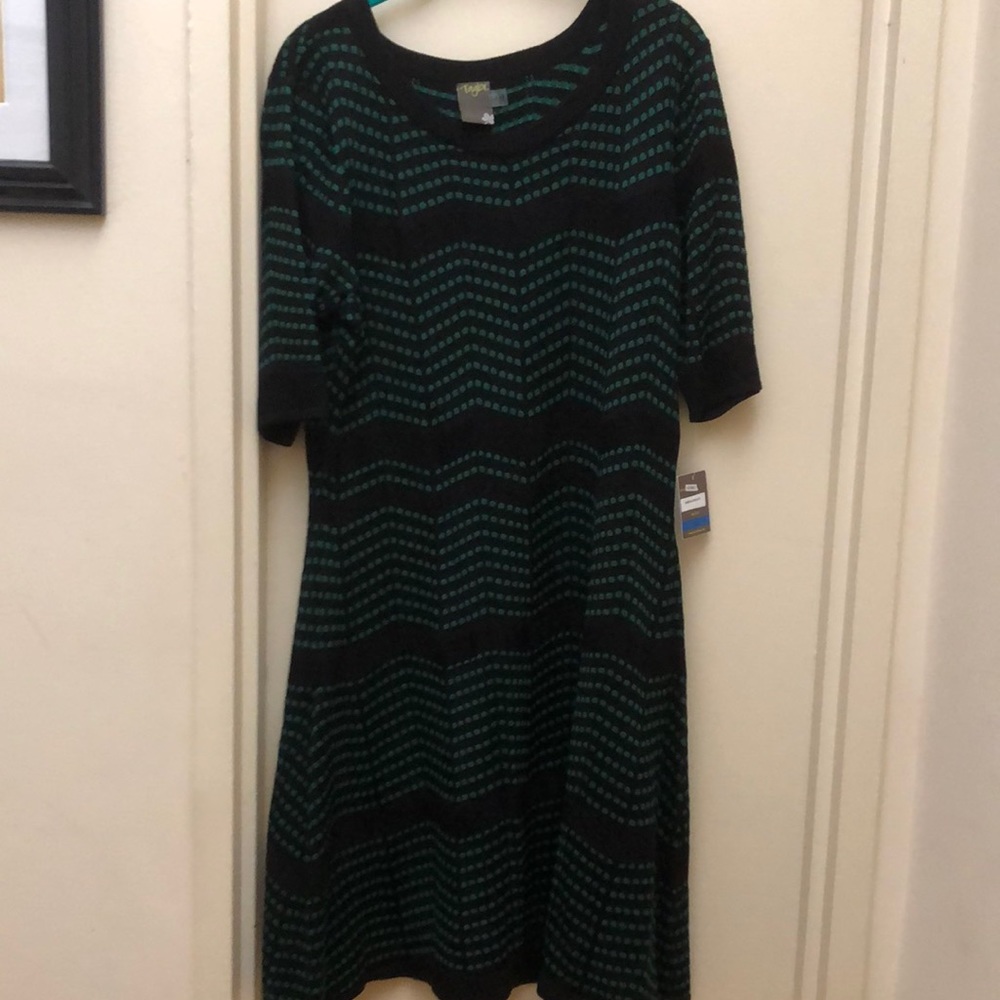 NWT Taylor black and emerald green sweater dress